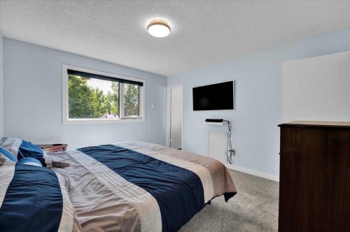 228 Nottingham Road Nw, Calgary, AB - Indoor Photo Showing Bedroom