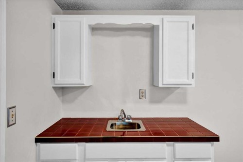 228 Nottingham Road Nw, Calgary, AB - Indoor