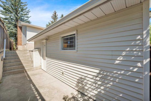 228 Nottingham Road Nw, Calgary, AB - Outdoor With Exterior
