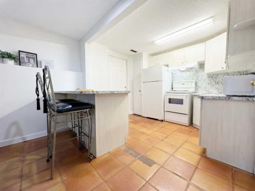 123 Sunmills Place Sw, Calgary, AB - Indoor Photo Showing Kitchen