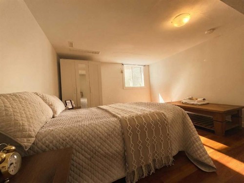 123 Sunmills Place Sw, Calgary, AB - Indoor Photo Showing Bedroom