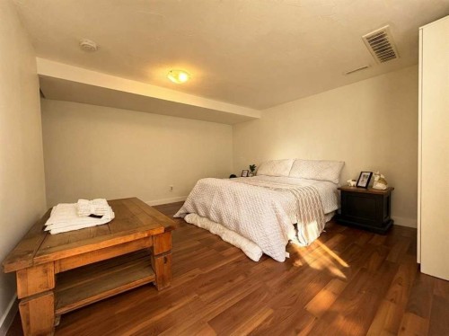 123 Sunmills Place Sw, Calgary, AB - Indoor Photo Showing Bedroom