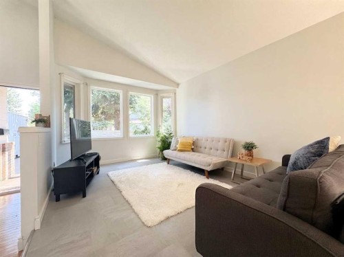 123 Sunmills Place Sw, Calgary, AB - Indoor Photo Showing Living Room