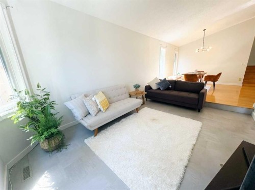 123 Sunmills Place Sw, Calgary, AB - Indoor Photo Showing Living Room