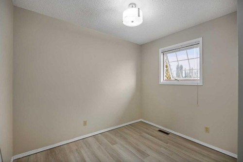 52 Shawnee Way Sw, Calgary, AB - Indoor Photo Showing Other Room