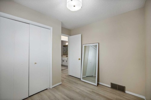 52 Shawnee Way Sw, Calgary, AB - Indoor Photo Showing Other Room