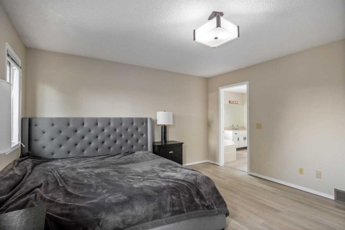 52 Shawnee Way Sw, Calgary, AB - Indoor Photo Showing Bedroom