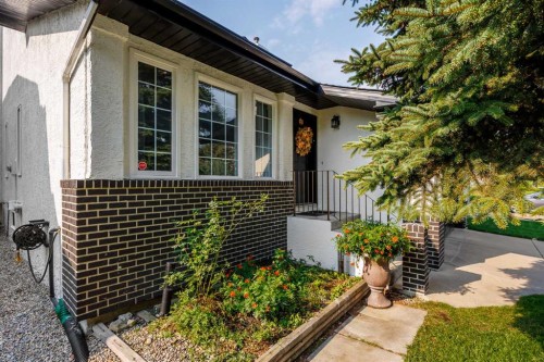 52 Shawnee Way Sw, Calgary, AB - Outdoor