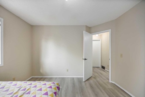 52 Shawnee Way Sw, Calgary, AB - Indoor Photo Showing Bedroom
