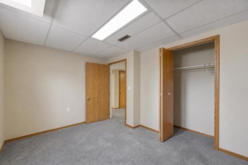 52 Shawnee Way Sw, Calgary, AB - Indoor Photo Showing Other Room