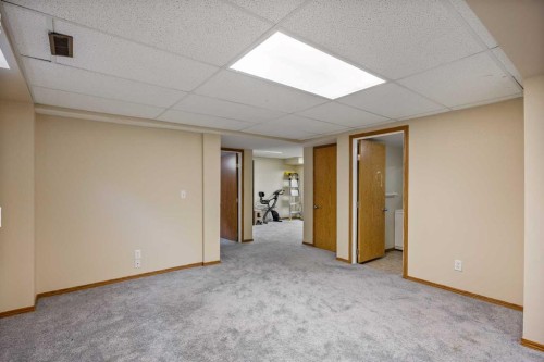52 Shawnee Way Sw, Calgary, AB - Indoor Photo Showing Other Room