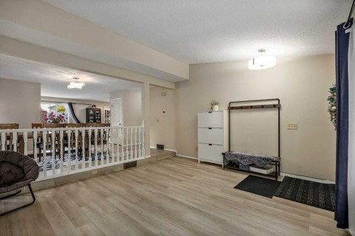 52 Shawnee Way Sw, Calgary, AB - Indoor