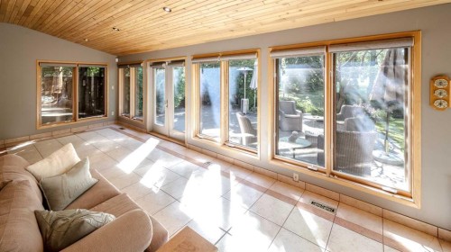 152 Mapleburn Drive Se, Calgary, AB 