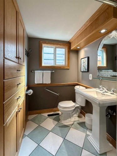 152 Mapleburn Drive Se, Calgary, AB 