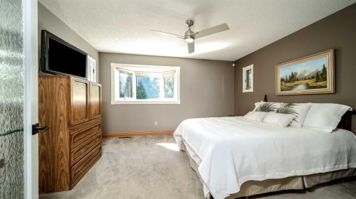152 Mapleburn Drive Se, Calgary, AB 