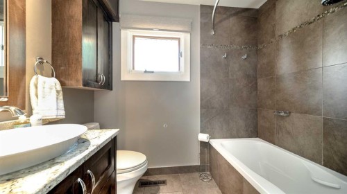 152 Mapleburn Drive Se, Calgary, AB 
