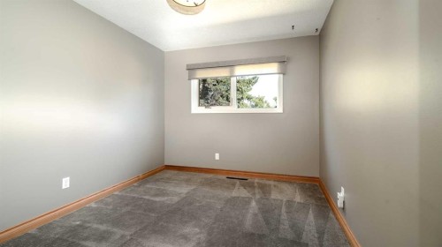 152 Mapleburn Drive Se, Calgary, AB 