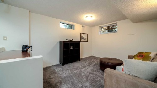 152 Mapleburn Drive Se, Calgary, AB 