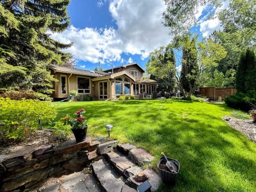 152 Mapleburn Drive Se, Calgary, AB 