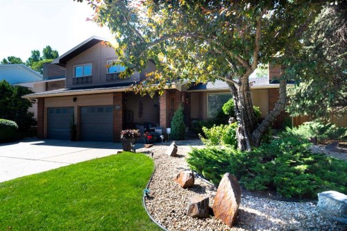 152 Mapleburn Drive Se, Calgary, AB 