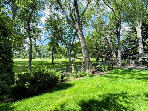 152 Mapleburn Drive Se, Calgary, AB 