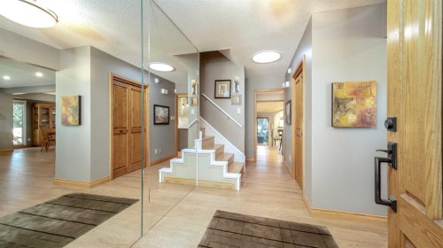 152 Mapleburn Drive Se, Calgary, AB 