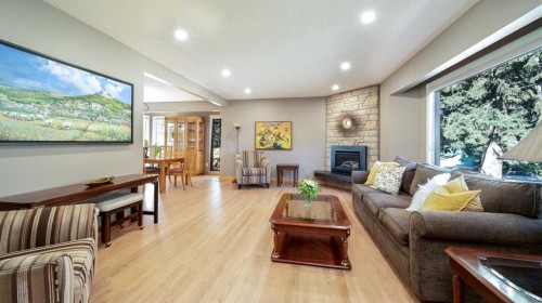 152 Mapleburn Drive Se, Calgary, AB 
