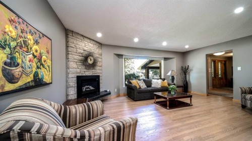 152 Mapleburn Drive Se, Calgary, AB 