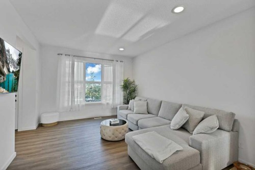 25 Savanna Manor Ne, Calgary, AB - Indoor Photo Showing Living Room