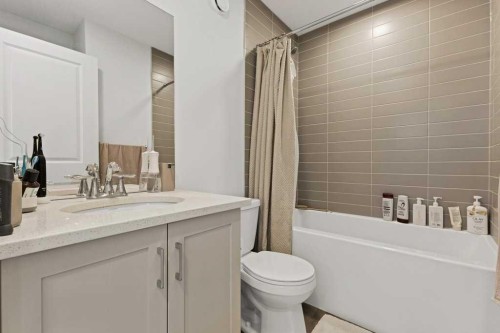 25 Savanna Manor Ne, Calgary, AB - Indoor Photo Showing Bathroom