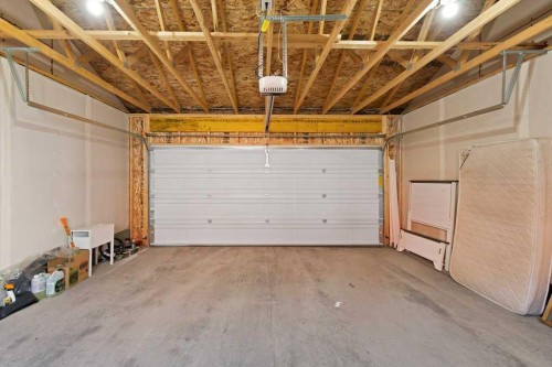 25 Savanna Manor Ne, Calgary, AB - Indoor Photo Showing Garage