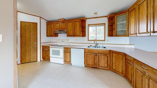 1905 29 Avenue, Nanton, AB - Indoor Photo Showing Kitchen With Double Sink