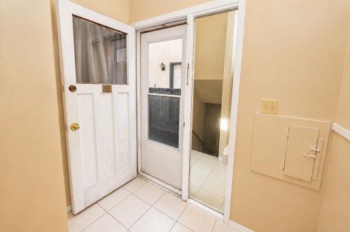 7 Dovercliffe Way Se, Calgary, AB - Indoor Photo Showing Other Room