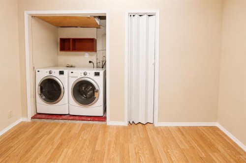 7 Dovercliffe Way Se, Calgary, AB - Indoor Photo Showing Laundry Room