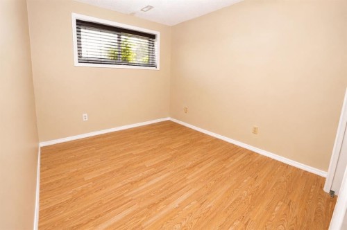 7 Dovercliffe Way Se, Calgary, AB - Indoor Photo Showing Other Room