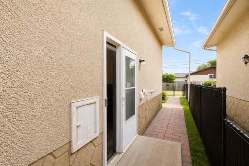7 Dovercliffe Way Se, Calgary, AB - Outdoor With Exterior