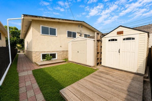 7 Dovercliffe Way Se, Calgary, AB - Outdoor With Exterior
