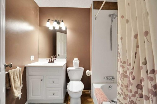3429 Cedarille Drive Sw, Calgary, AB - Indoor Photo Showing Bathroom
