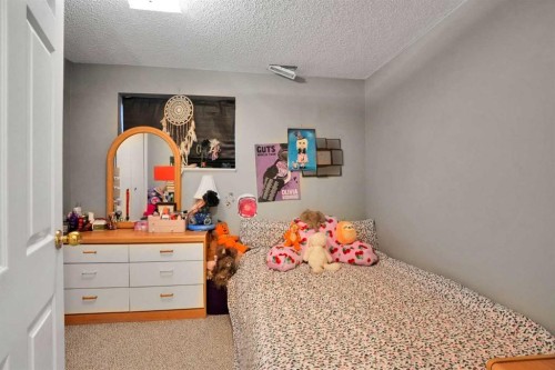 3429 Cedarille Drive Sw, Calgary, AB - Indoor Photo Showing Bedroom