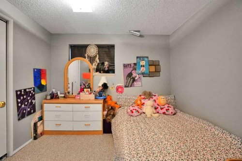 3429 Cedarille Drive Sw, Calgary, AB - Indoor Photo Showing Bedroom