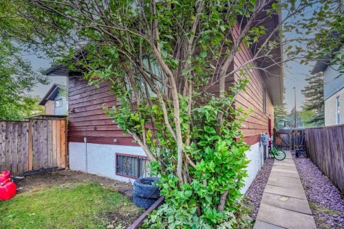 3429 Cedarille Drive Sw, Calgary, AB - Outdoor