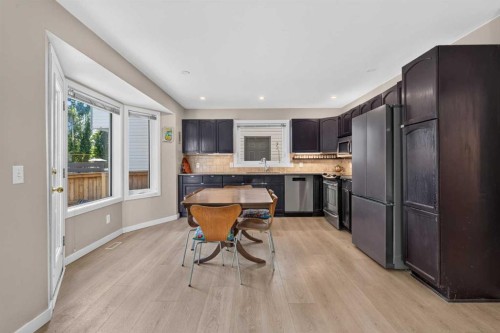 113 Riverview Court West, Calgary, AB - Indoor Photo Showing Kitchen