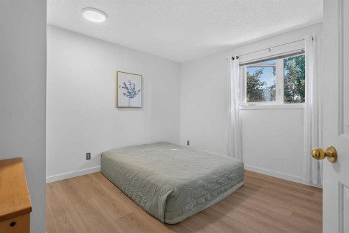 113 Riverview Court West, Calgary, AB - Indoor Photo Showing Bedroom