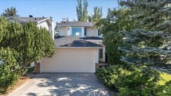 113 Riverview Court WEST Calgary, AB T2C 3V7