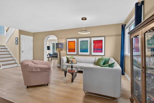 113 Riverview Court West, Calgary, AB - Indoor Photo Showing Living Room