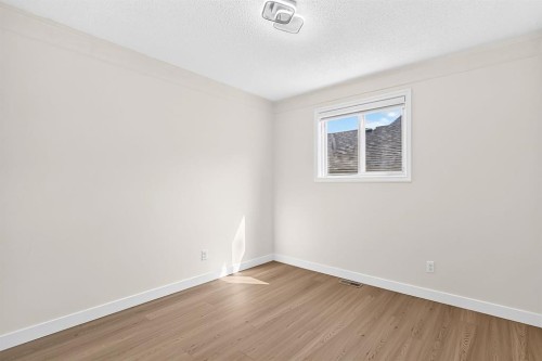 143 Applewood Drive Se, Calgary, AB - Indoor Photo Showing Other Room