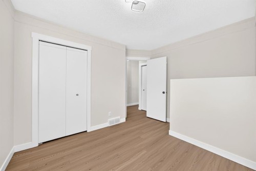 143 Applewood Drive Se, Calgary, AB - Indoor Photo Showing Other Room