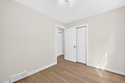 143 Applewood Drive Se, Calgary, AB - Indoor Photo Showing Other Room