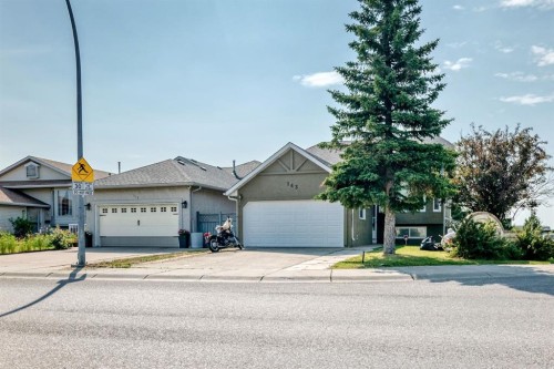 143 Applewood Drive Se, Calgary, AB - Outdoor With Facade