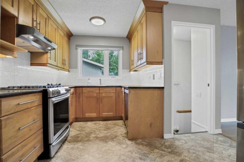 1307 56 Avenue Nw, Calgary, AB - Indoor Photo Showing Kitchen